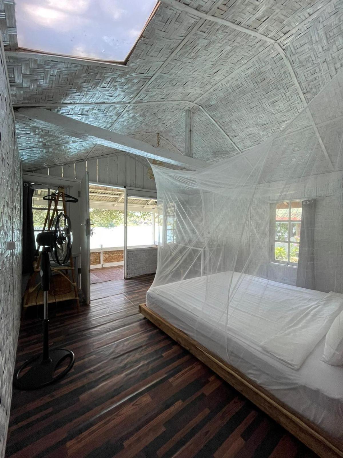Hub Tata Guesthouse Tuk Tuk Esterno foto